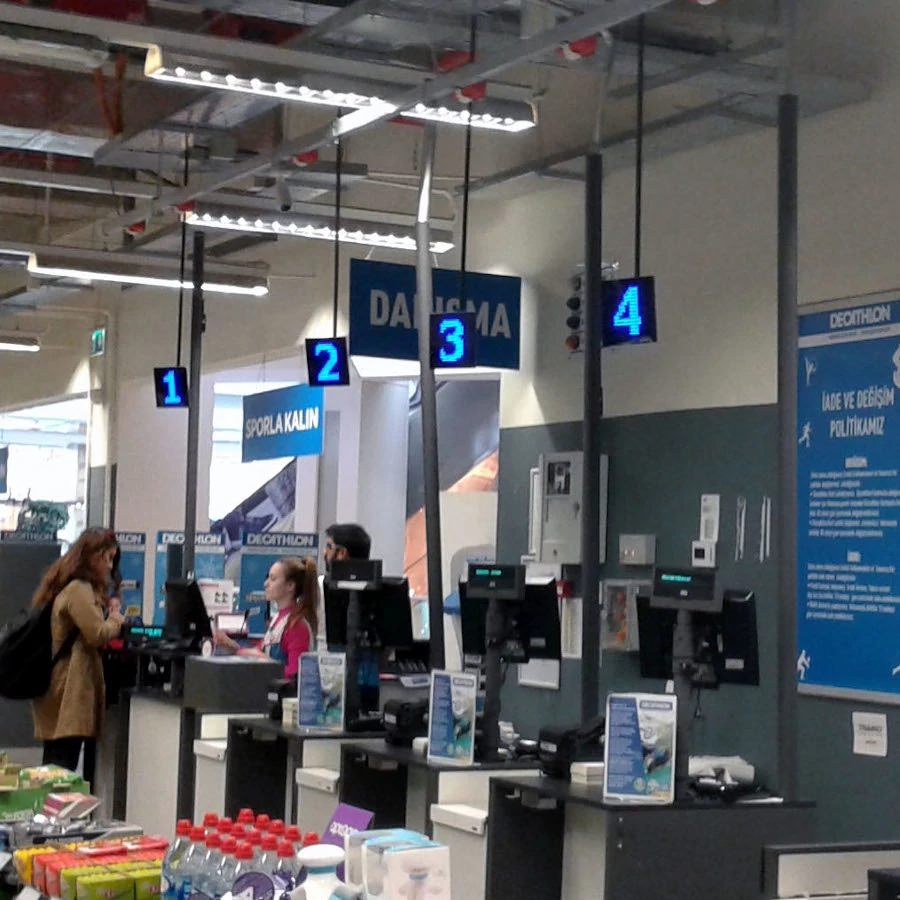 نظام Q-smart CheckOut لاستدعاء العميل التالي إلى الكاشير